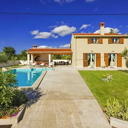 Casa *